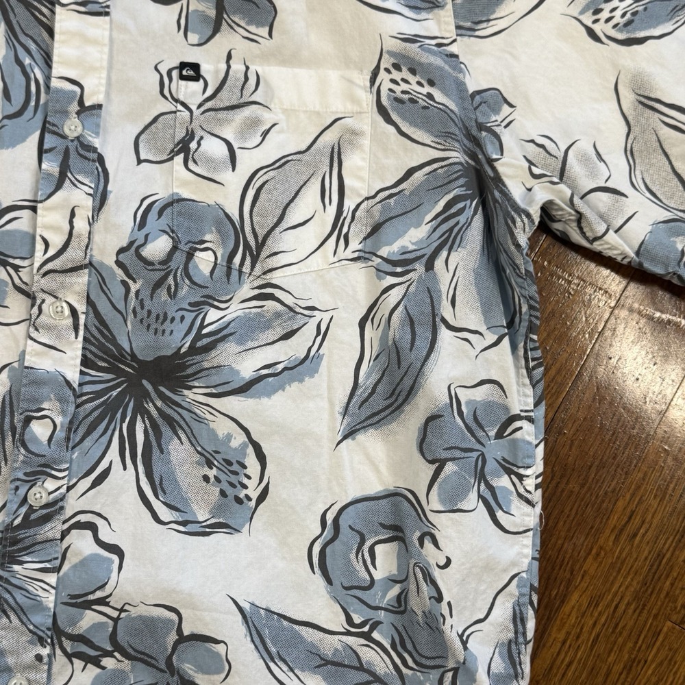 Quicksilver Men's Large Blue/gray Tropical Skull Pattern  Button Up Casual - Picture 2 of 6